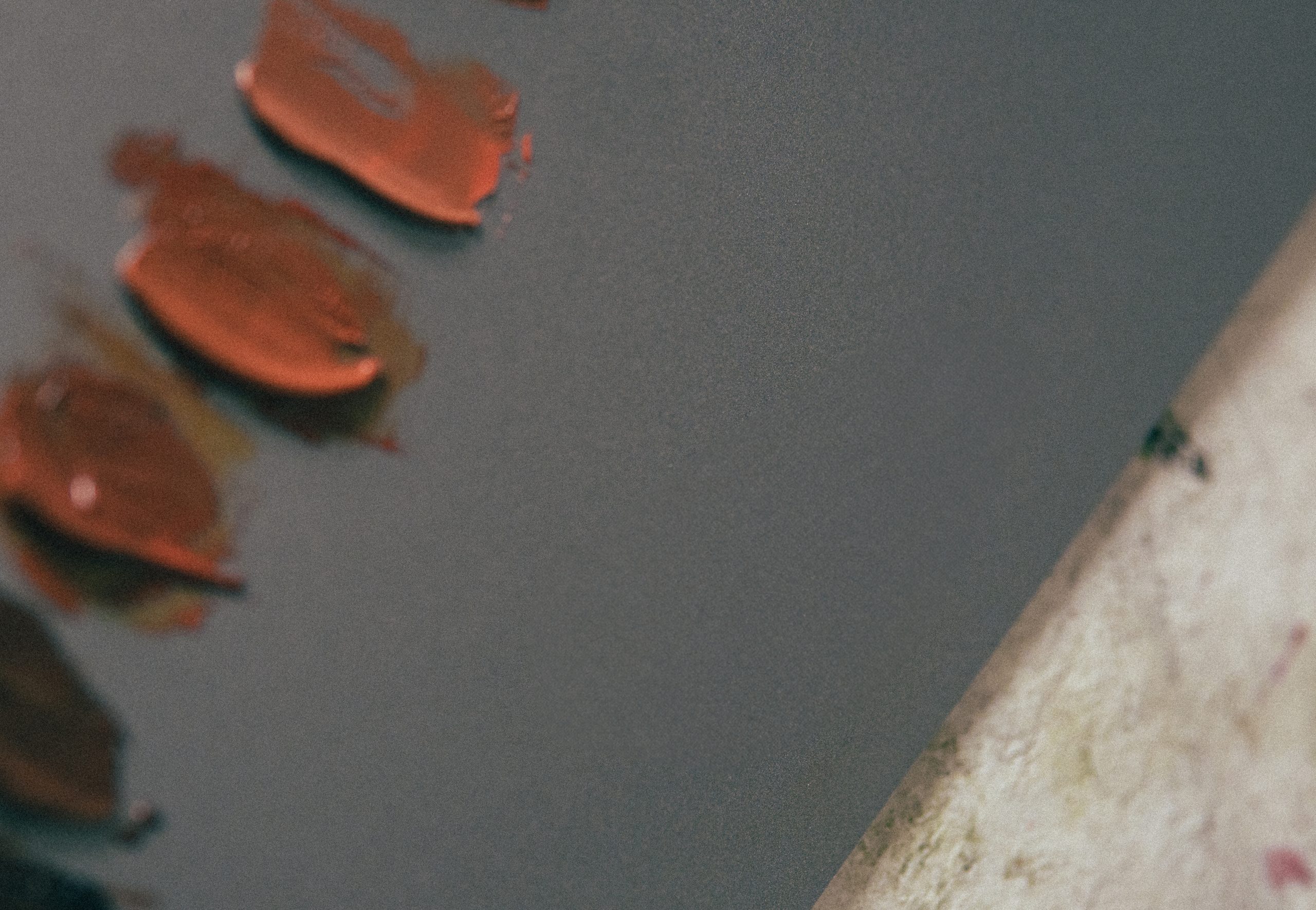 El poder del gris: ¿Cómo un fondo puede mejorar mi precisión del color?